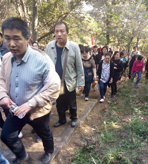 匯盈公司積極組織參加重陽(yáng)登山活動(dòng)