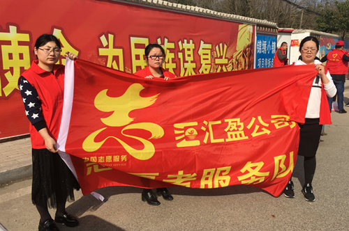 清理垃圾小廣告 助力文明城市創(chuàng)建